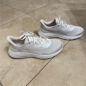 Under Armour HOVR White Athletic Shoes Size 9